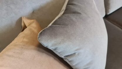 Minkštas miegamas kampas. Užsisakant galite rinktis kitus audinius,spalvas. Pilkas veliūras.